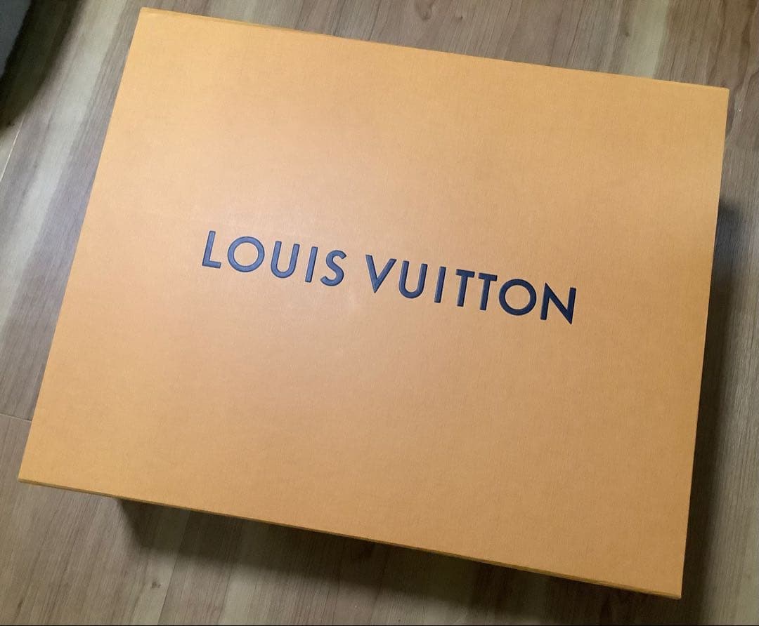 ルイヴィトン　クーサンロゴ　バイカラー　クッション　新品未使用　非売品