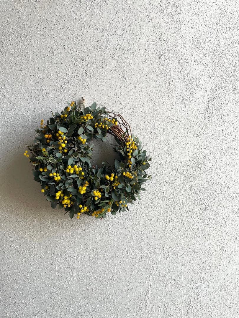 ユーカリとミモザの三日月リース