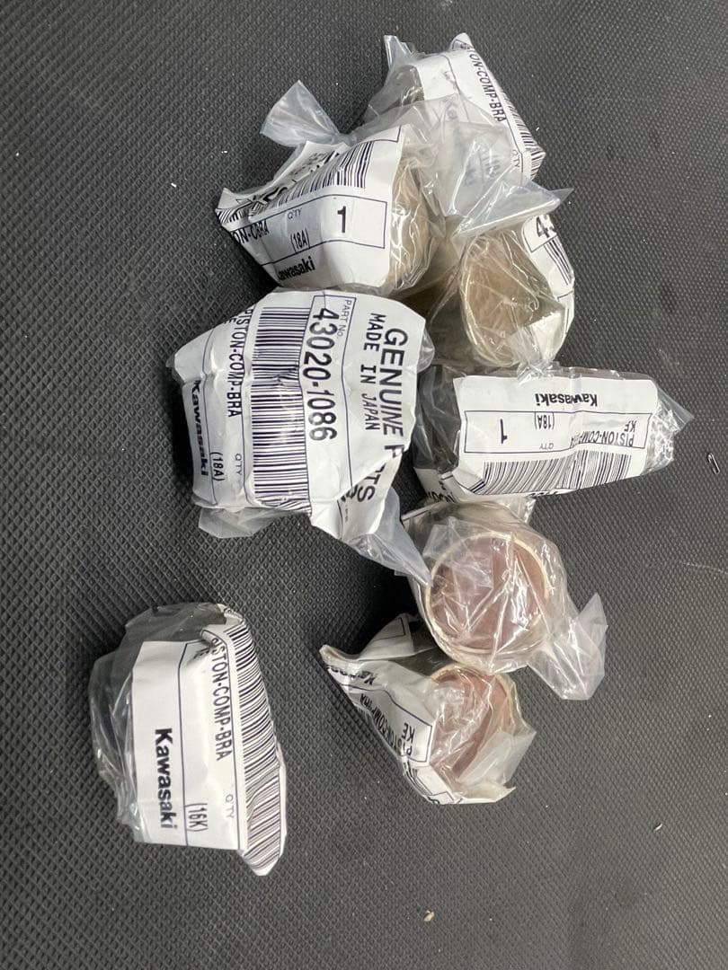 ZXR400 キャリパー ピストン 43020-1086 トキコ TOKIKO