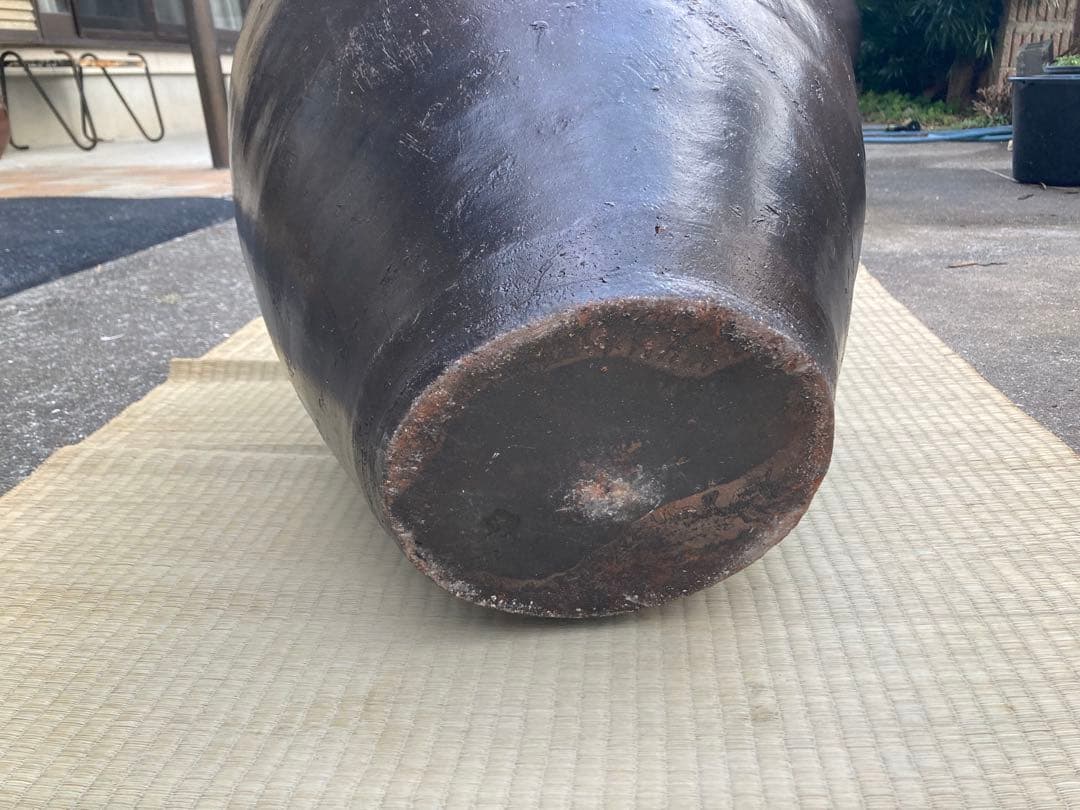 存在感抜群！時代物 陶器の大型甕 古い壺 。茶褐色。和モダン 60センチ