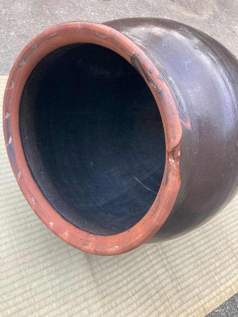 存在感抜群！時代物 陶器の大型甕 古い壺 。茶褐色。和モダン 60センチ