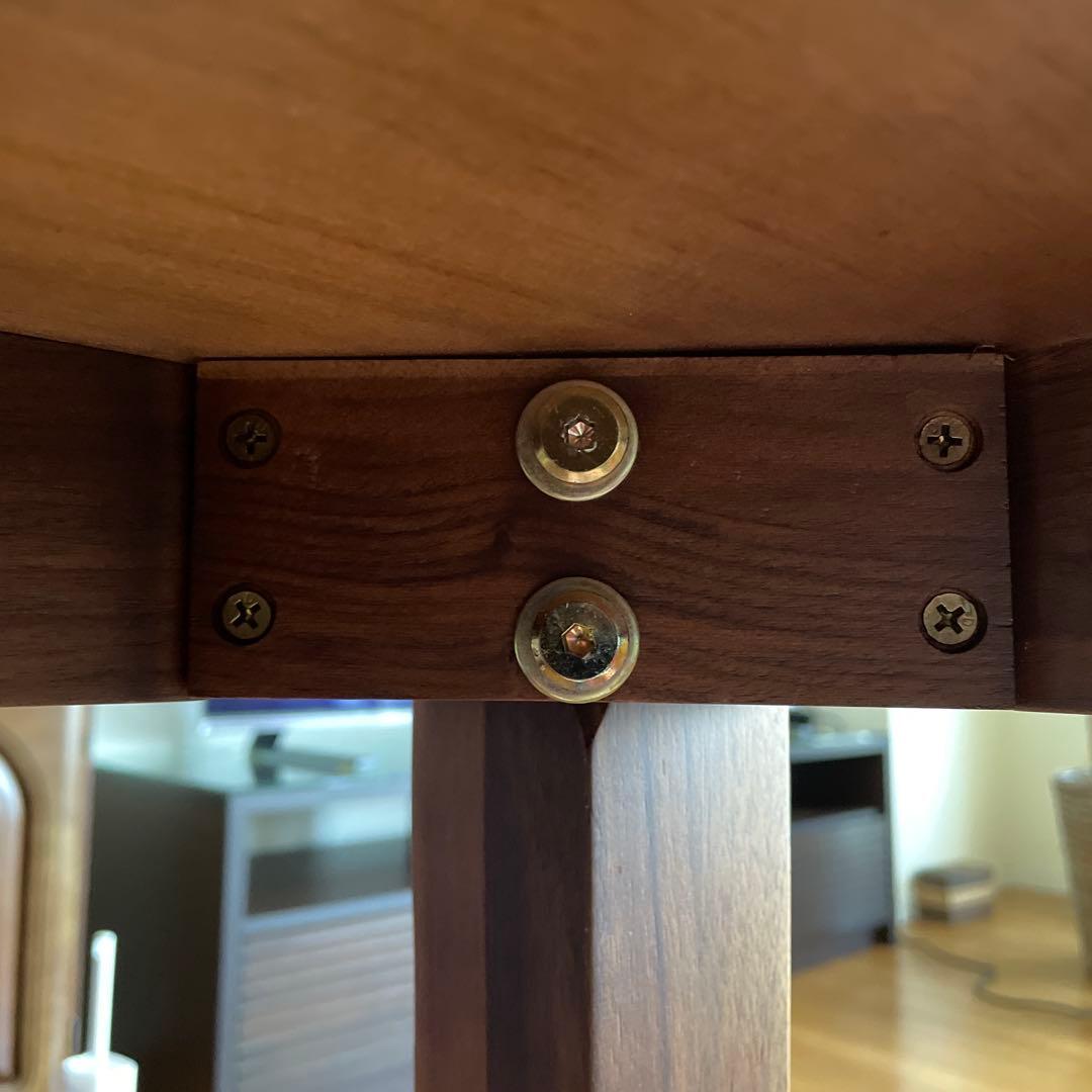 ウォールナット材のダイニングテーブルセット