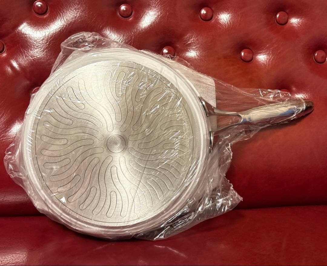 アサヒグラビティー鋳鉄フライパン オールライト 24cm pure white