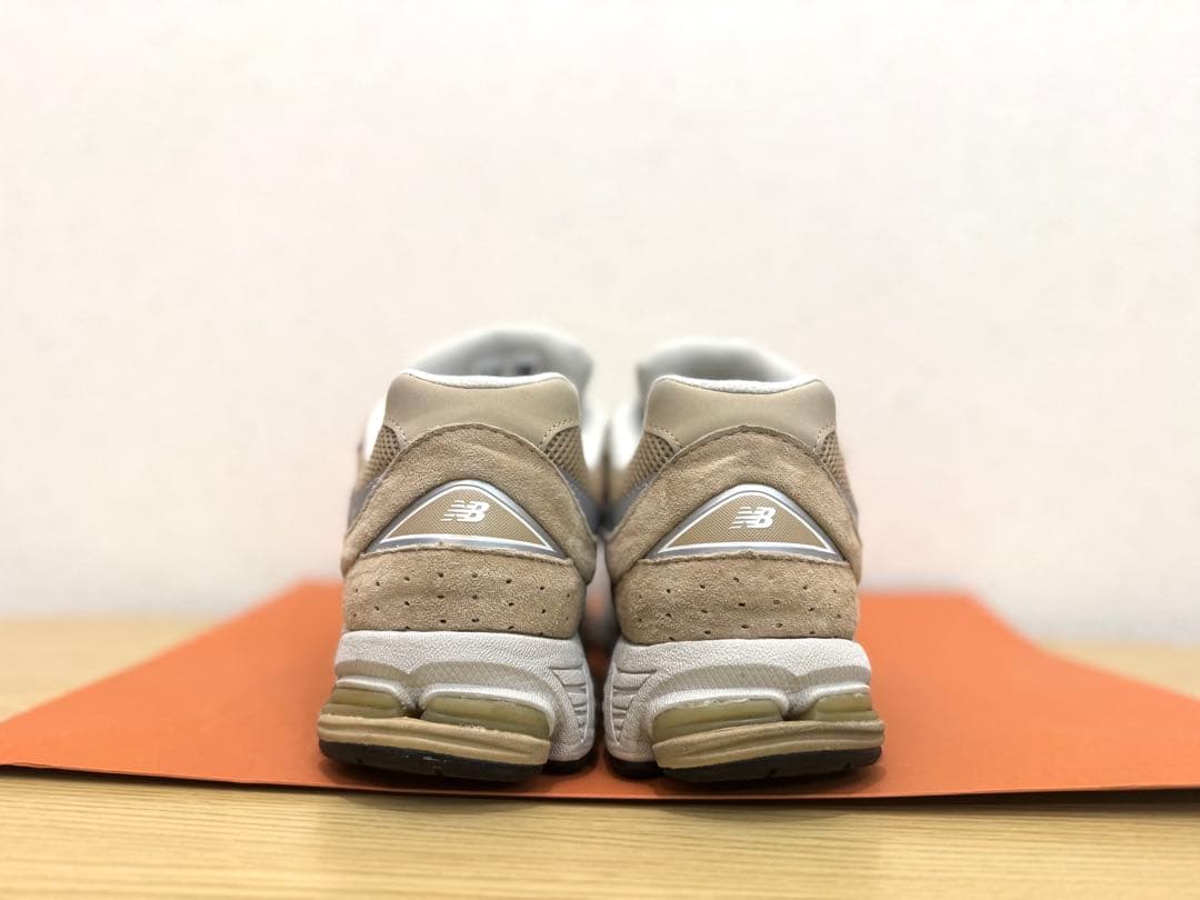 New Balance 2002R ベージュ