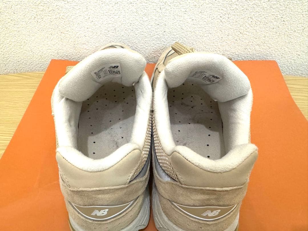 New Balance 2002R ベージュ