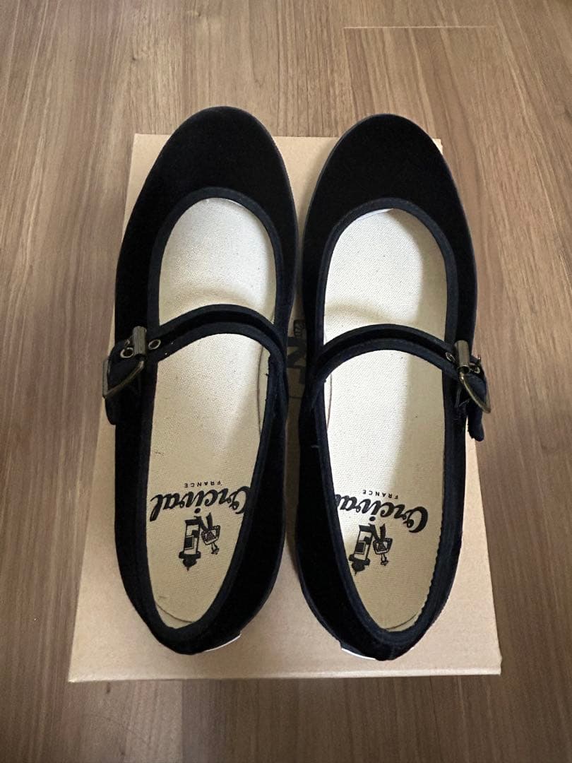 オーシバル　ベルベット　ストラップシューズ