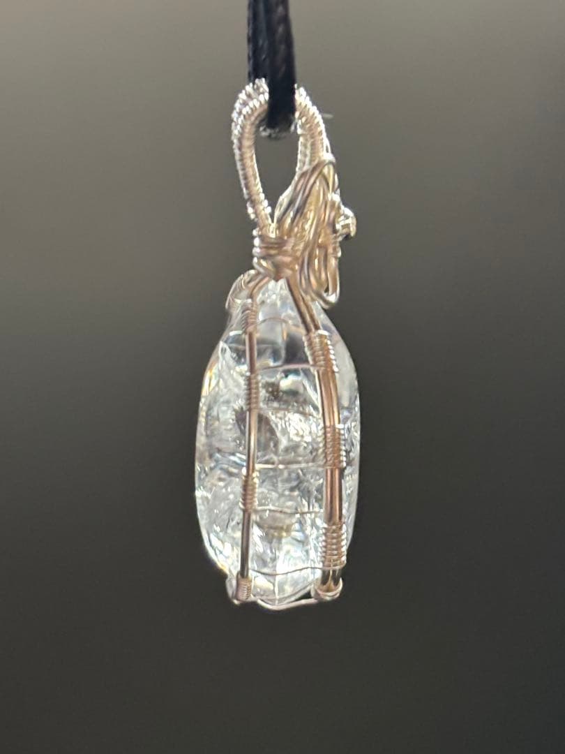水入り水晶　流砂入り水晶　エレスチャル　ペンダントトップ　チャーム　天然石