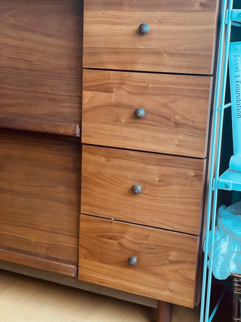 ウォルナット天然木サイドボード 木製棚 ディスプレイラック