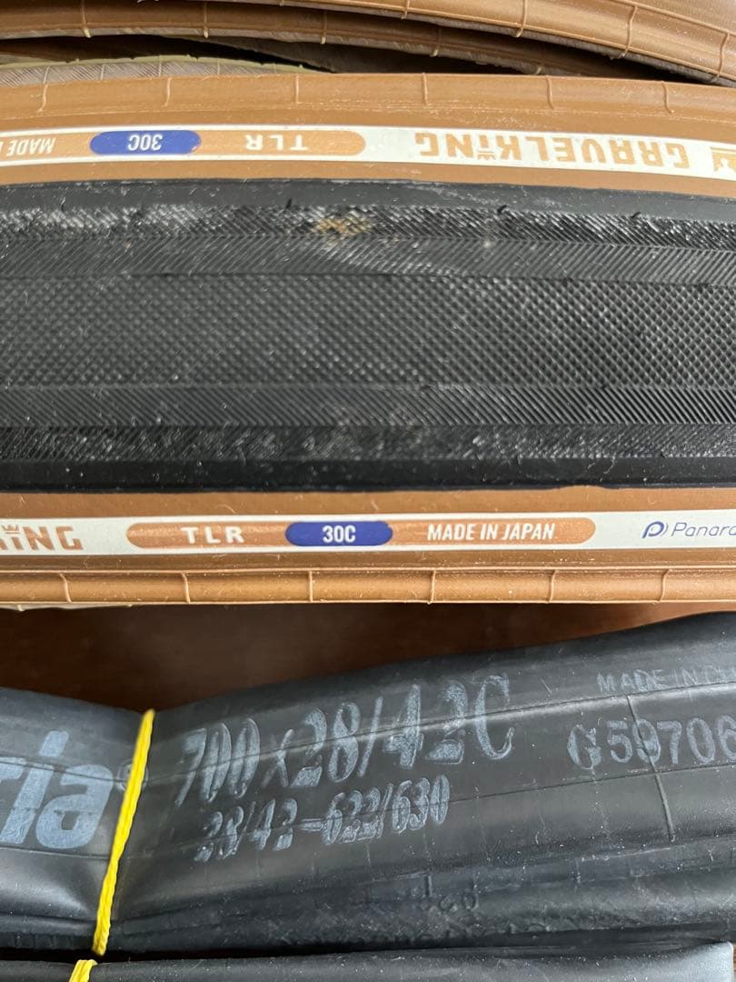グラベルキング 700 30C TLR / Vittoria チューブ 各2本