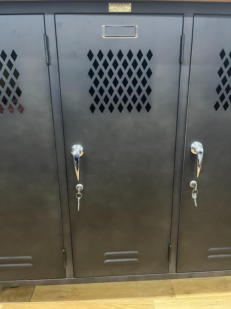 スチール製ロッカー　オーダー　インダストリアル　鍵付き　アンティーク