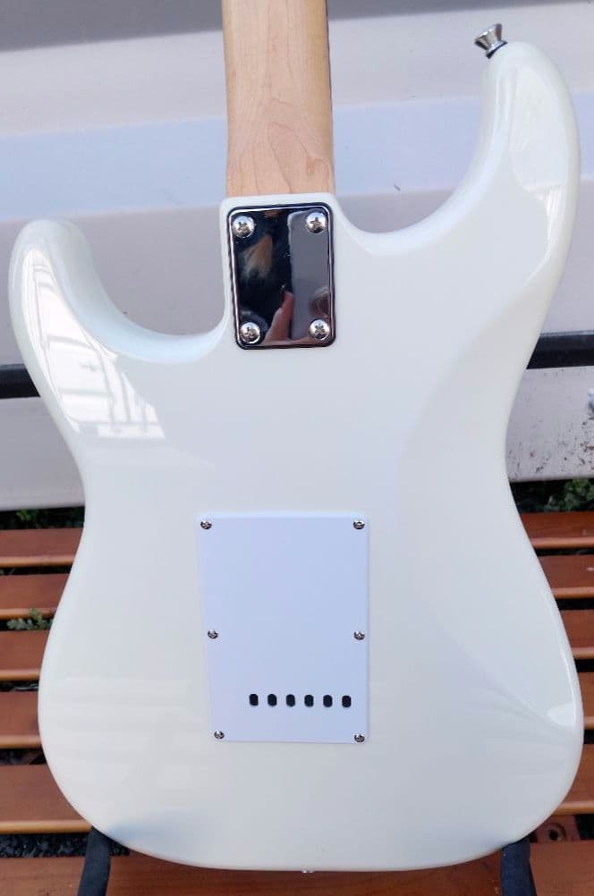 【美品】Bucchus　UNIVERSE　BST-1R SW　エレキギター