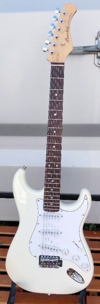 【美品】Bucchus　UNIVERSE　BST-1R SW　エレキギター