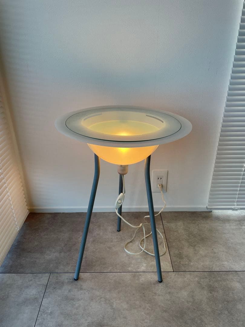 照明付きサイドテーブル ホワイト　ポストモダン　kare