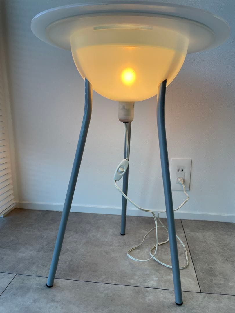 照明付きサイドテーブル ホワイト　ポストモダン　kare