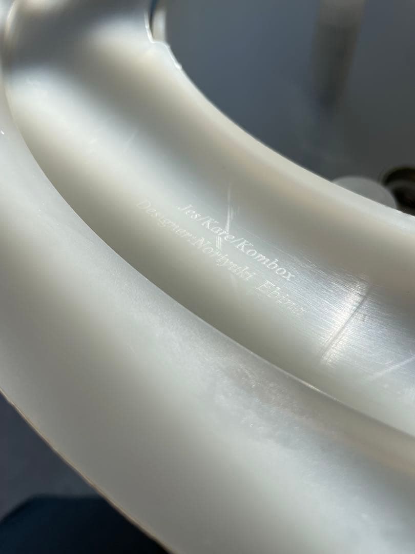 照明付きサイドテーブル ホワイト　ポストモダン　kare