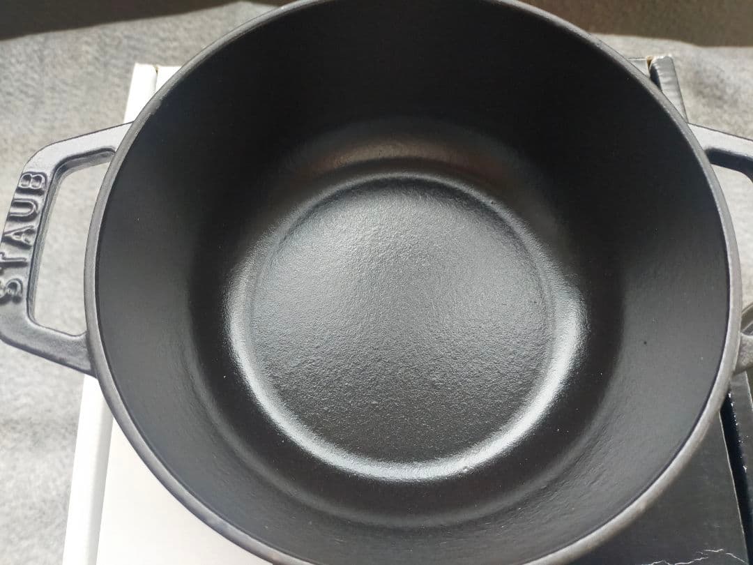 Staub　ワナベ　S　ブラック