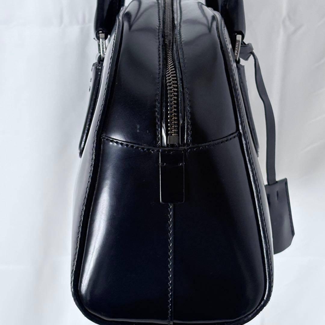 希少PRADAエナメルレザーミニボストンハンドバッグ美品ブラック南京錠付ロゴ刻印