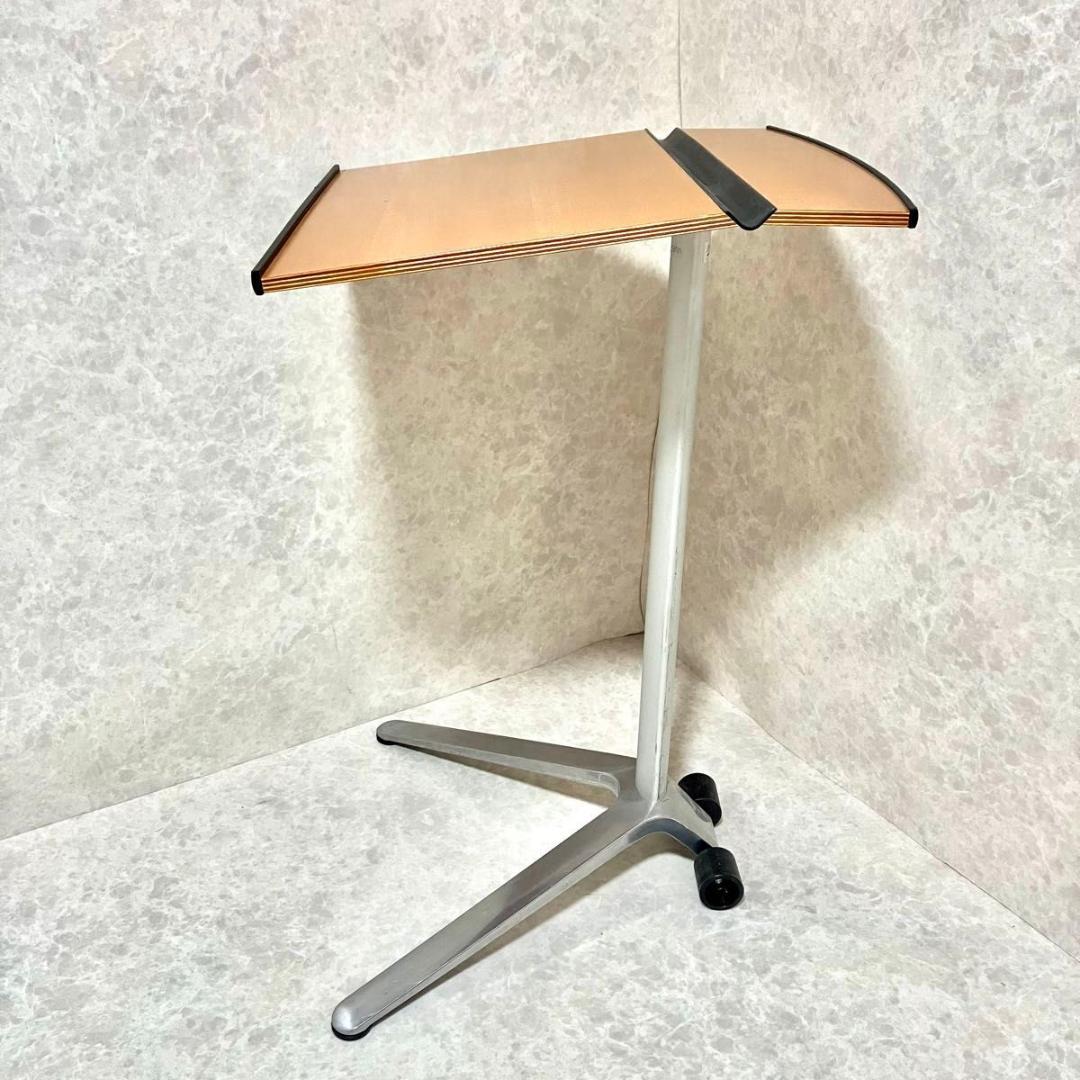 ウィルクハーン　コンフェア　スタッキングデスク　サイドテーブル　プレゼン　会議