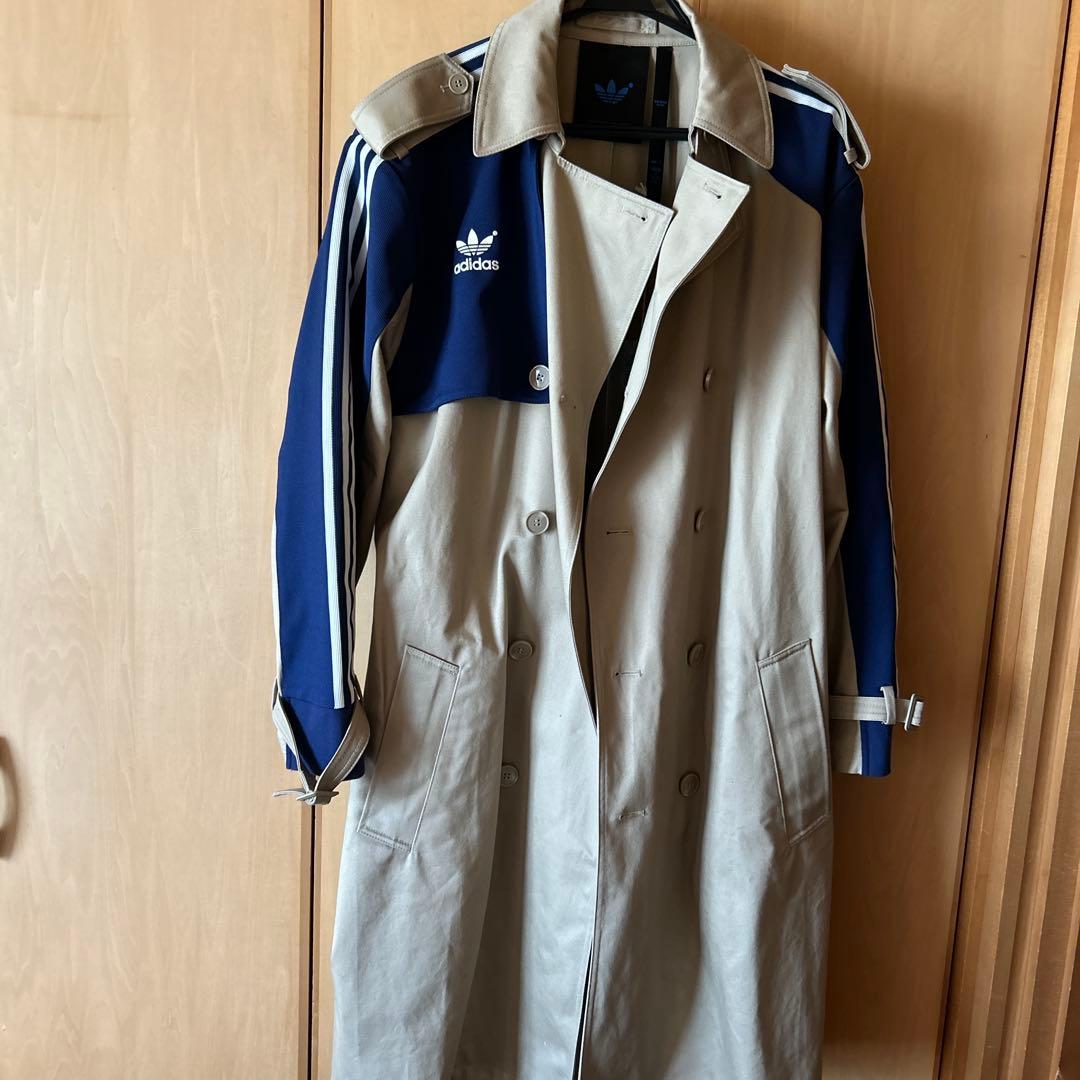 adidas blue versionトレンチコート ベージュ ネイビー