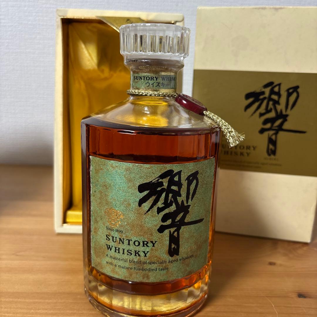 サントリーウイスキー響　ゴールドラベル　750ml ギフト限定品　箱付き　未開封