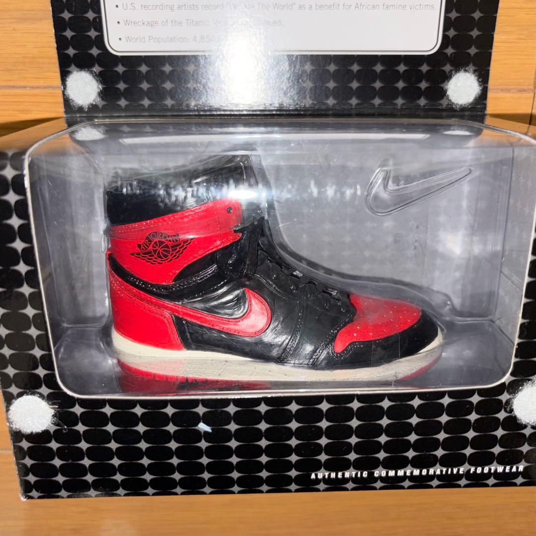 限定3000個　NIKEナイキ　エアジョーダン　陶器　フィギュア 黒赤