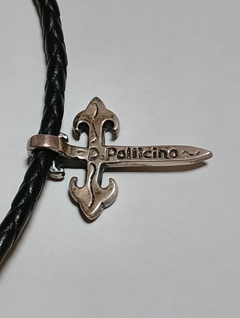 Leathers and Treasures ポリチーノ クロス ペンダント