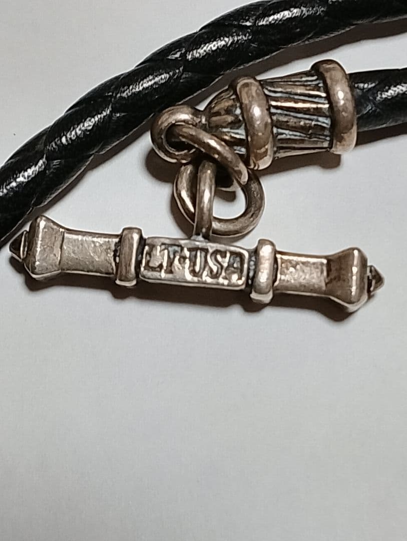 Leathers and Treasures ポリチーノ クロス ペンダント