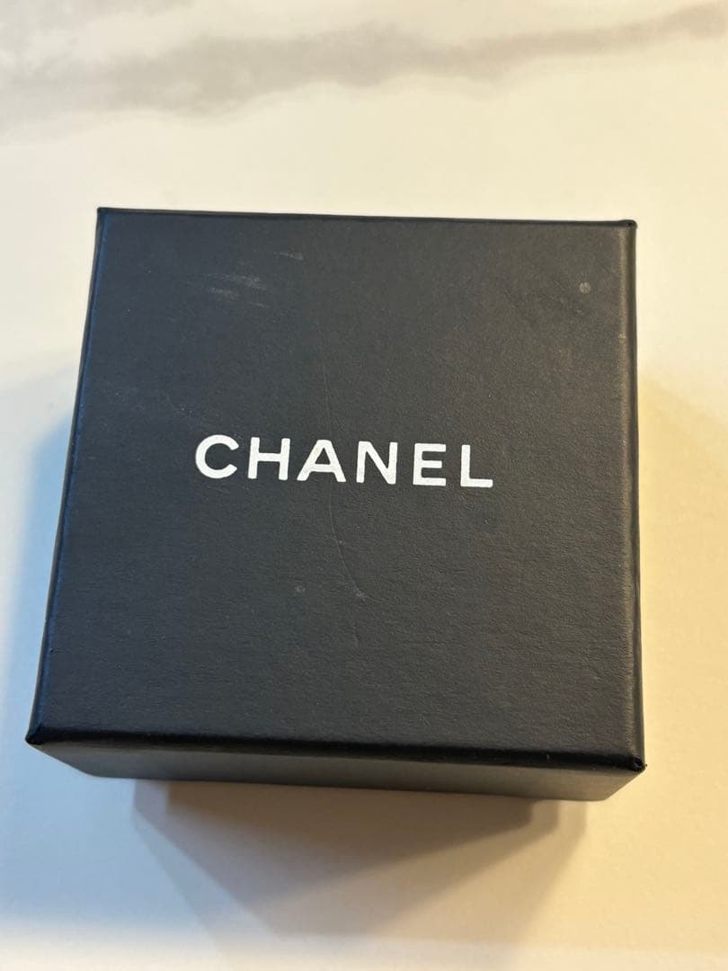 シャネルCHANELカメリア ピアス 新品時147,000円ストーン一部脱落有り