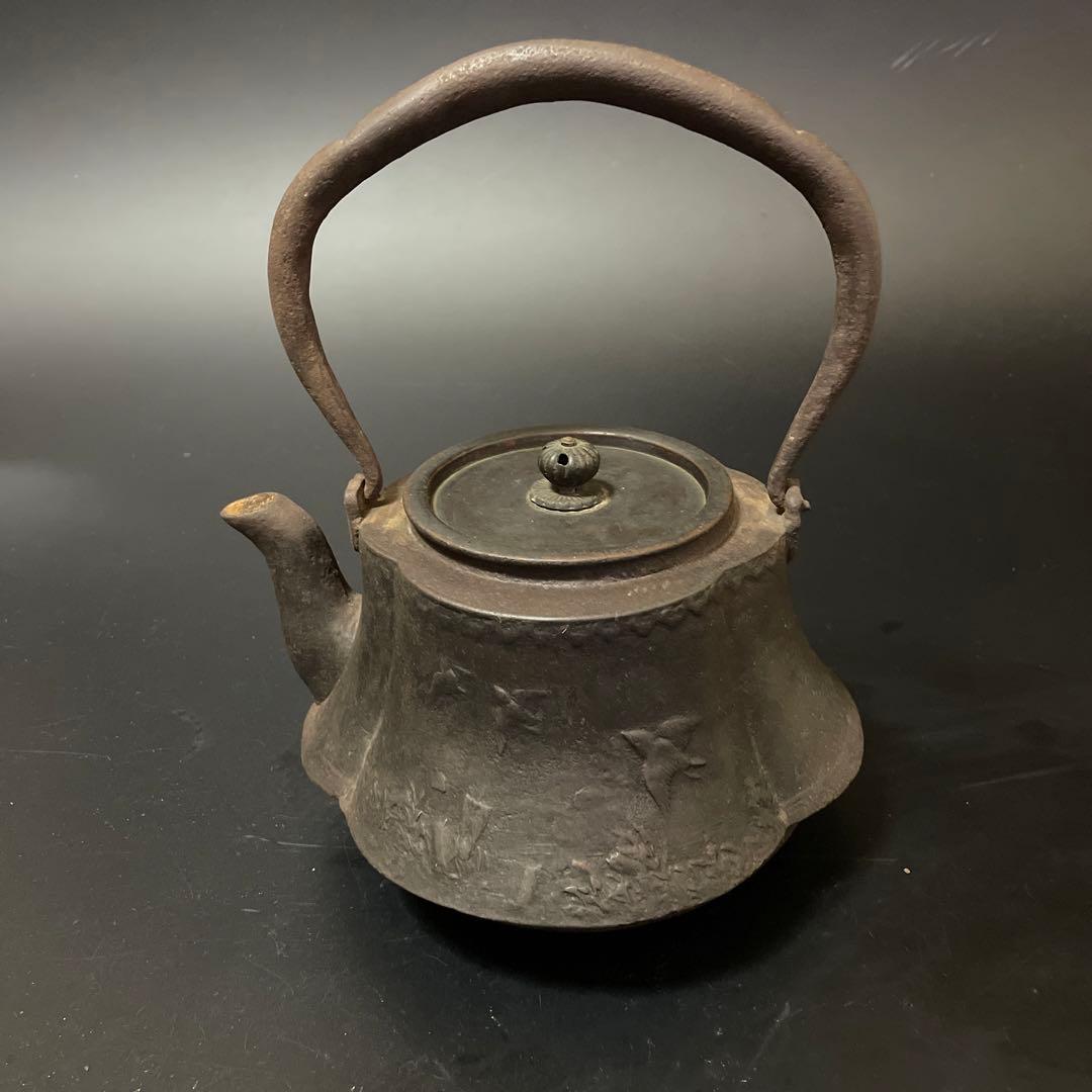 連休SALE！時代物　大きな花形　鉄瓶　m18