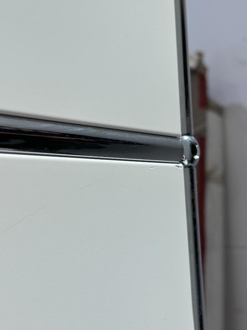 USM Haller キャビネット1列4段 ルビーレッド、ピュアホワイト