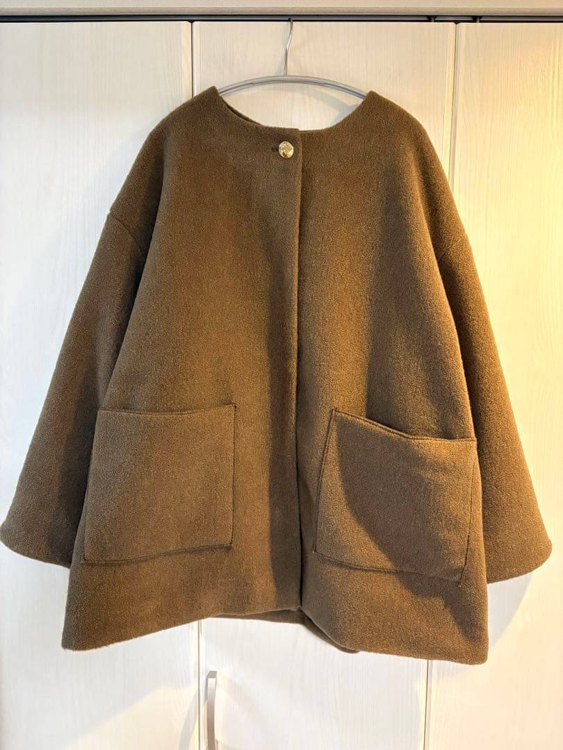 moi tytto ノーカラーボアミドルコート ブラウン