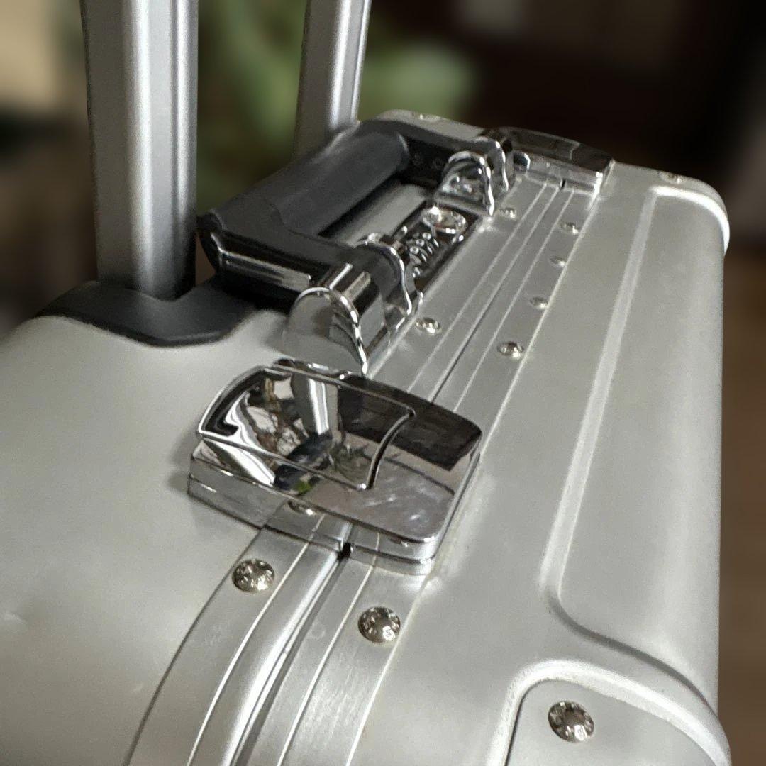 専用品　無骨でかっこいい！ゼロハリバートン　アルミキャリーケース 28リットル