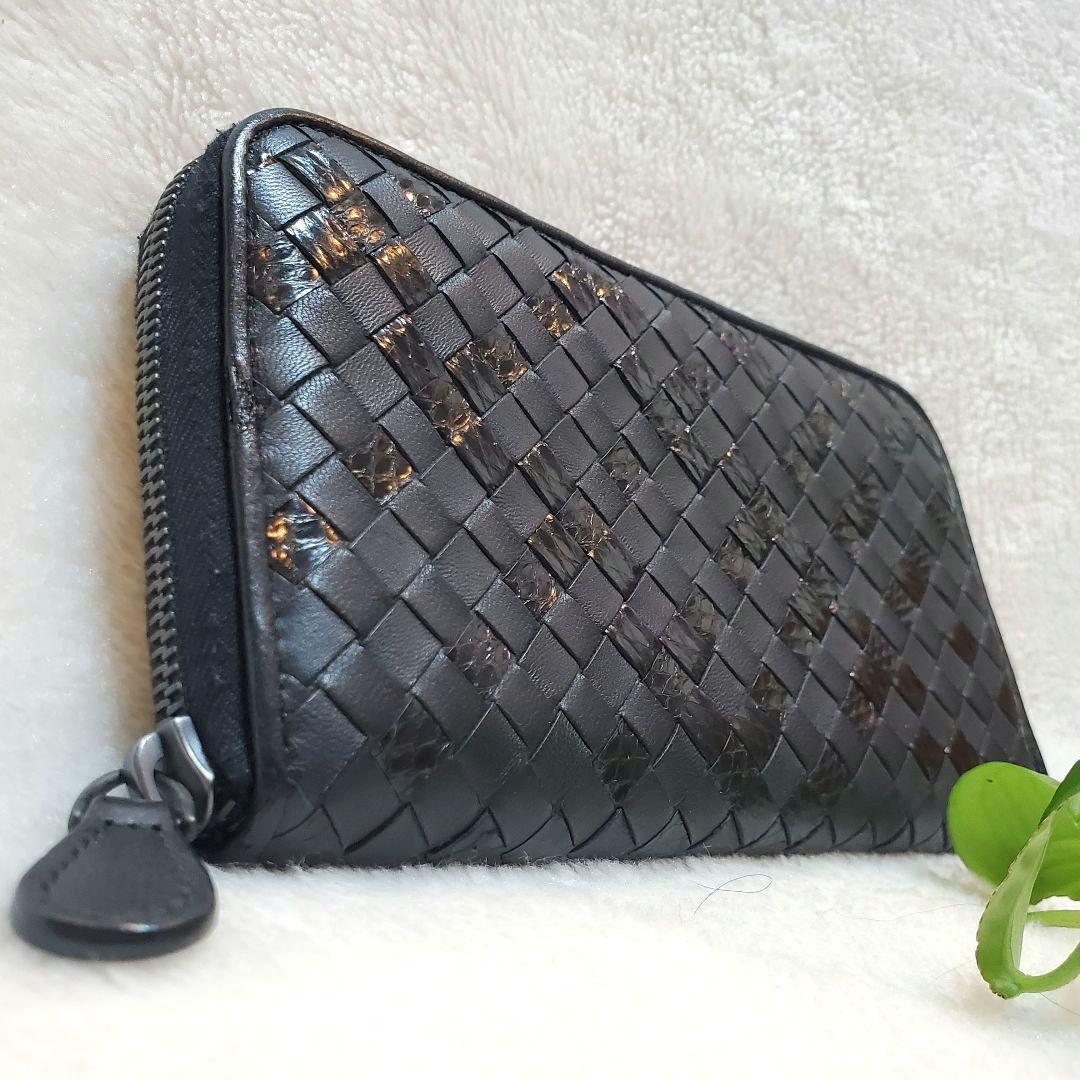 美品 ボッテガヴェネタ イントレチャートパイソン　カーフ　ラウンド　長財布