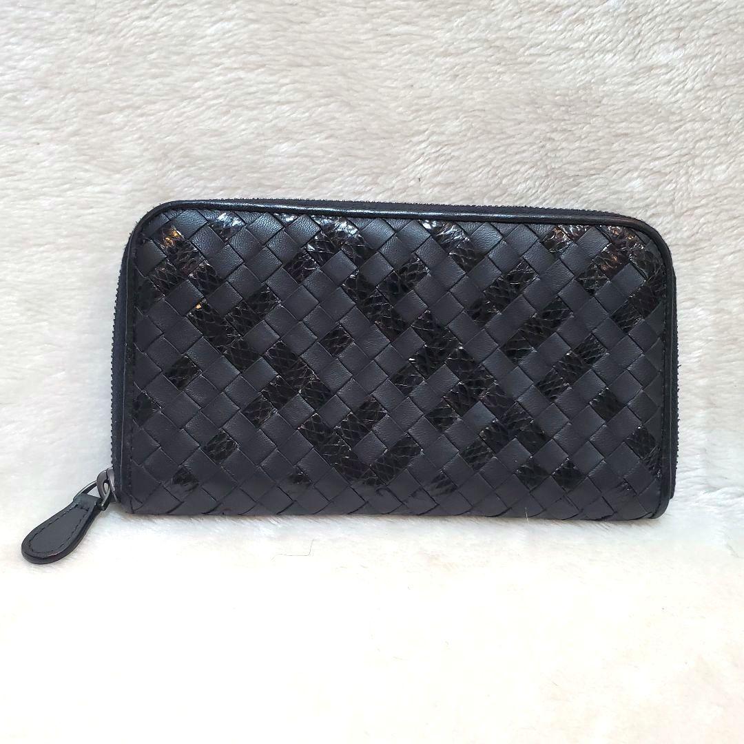 美品 ボッテガヴェネタ イントレチャートパイソン　カーフ　ラウンド　長財布