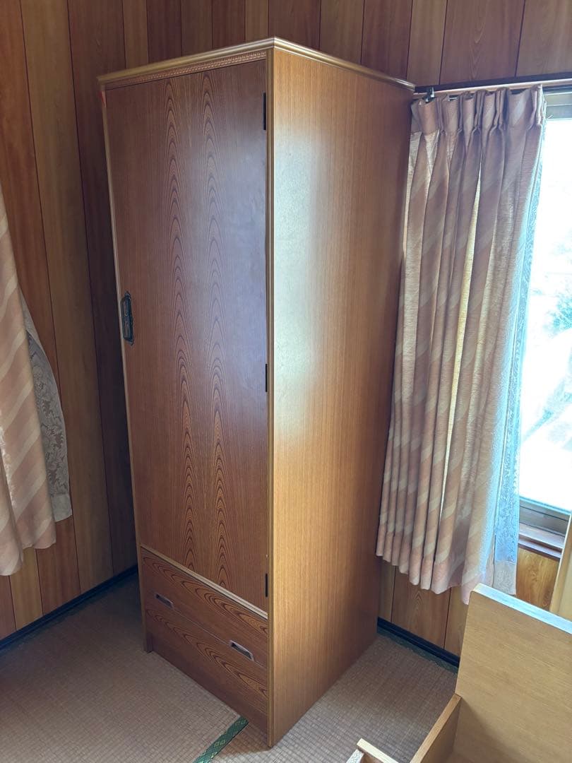 木目調クローゼット ハンガーラック付き