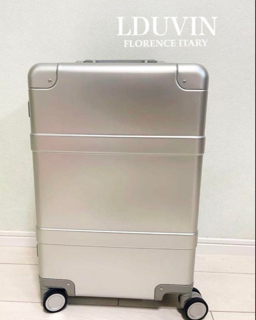 完全新品未使用品 LDUVIN シルバー キャリーケース ラドゥービン