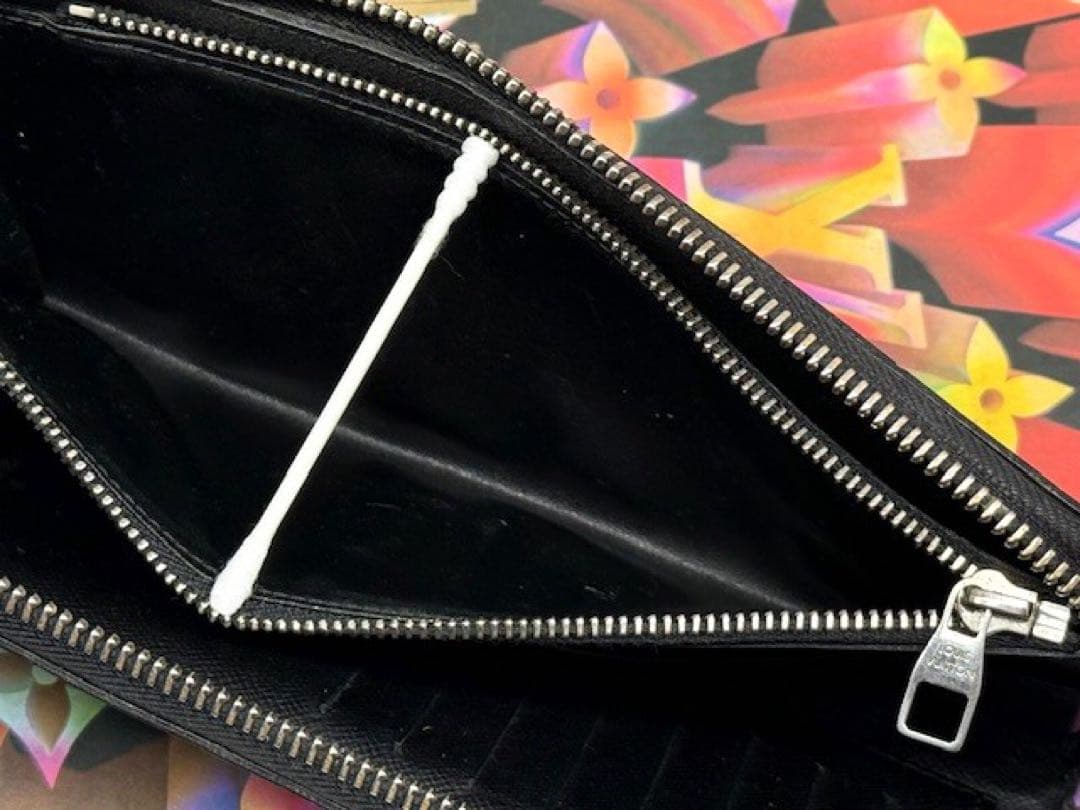 LOUIS VUITTONルイヴィトン　グラフィット　ジッピーヴェルティカル