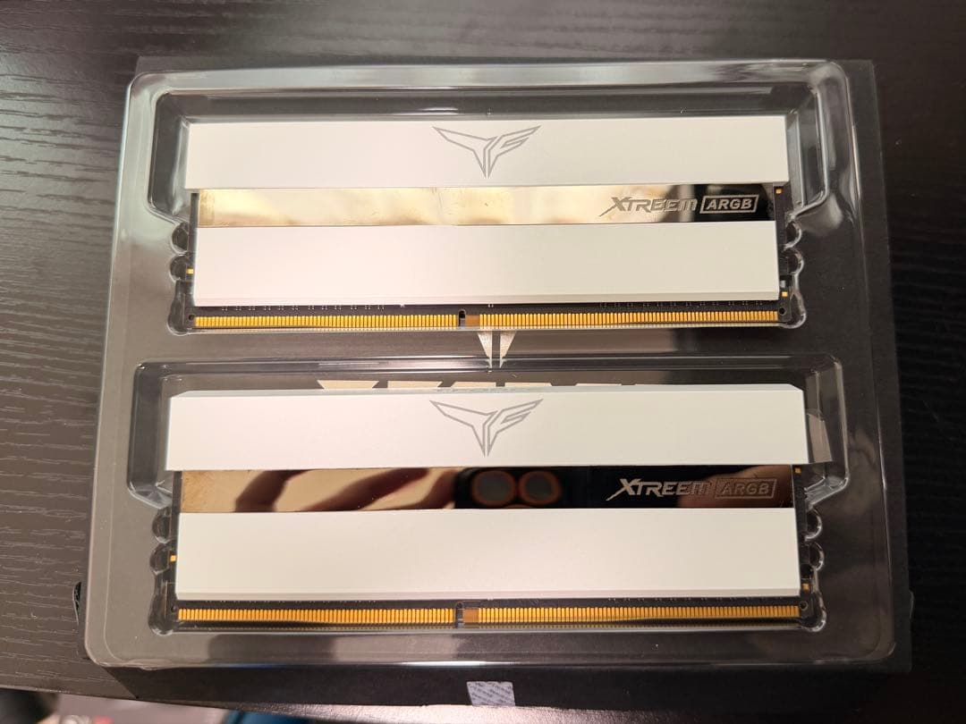 メモリー T-FORCE Xtreem ARGB 16GB DDR4 3200MHz