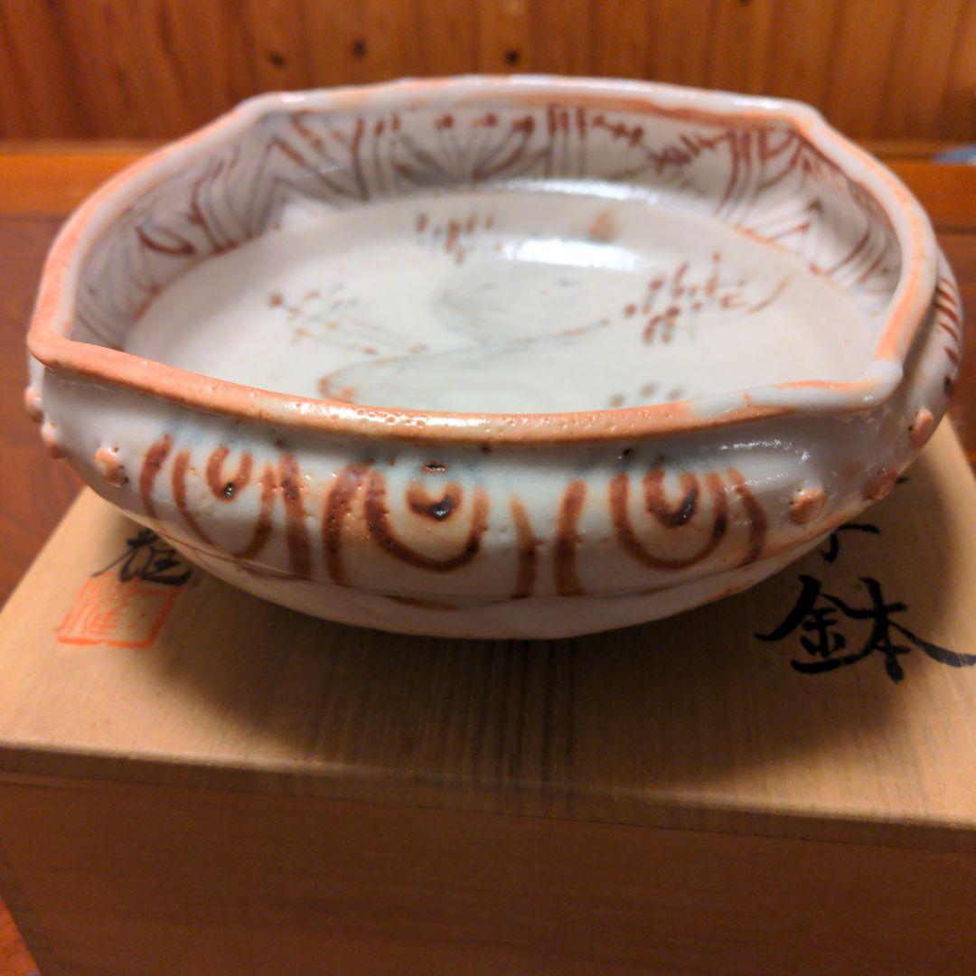 花と山模様の菓子器