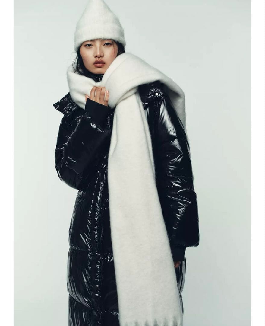 n*e様 タグ付き新品★ZARAのシャイニーロングアノラック★サイズ★ブラック色