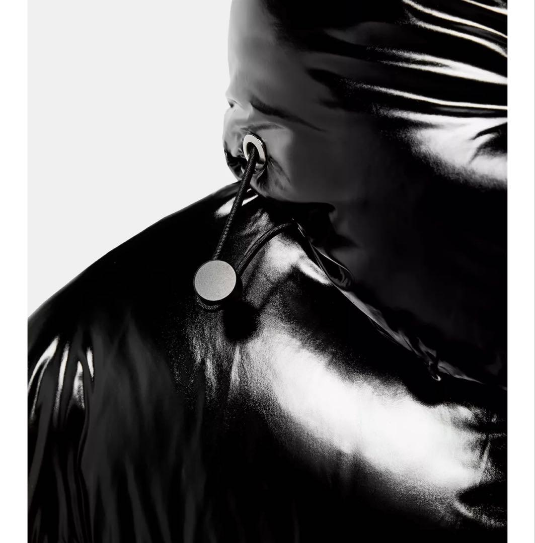 n*e様 タグ付き新品★ZARAのシャイニーロングアノラック★サイズ★ブラック色