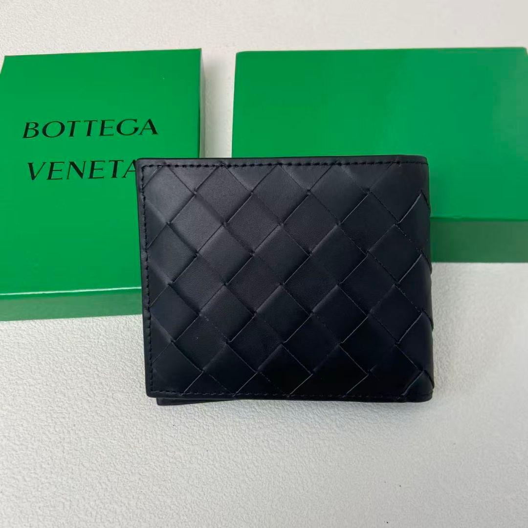 BOTTEGA VENETA ブラック二つ折り財布