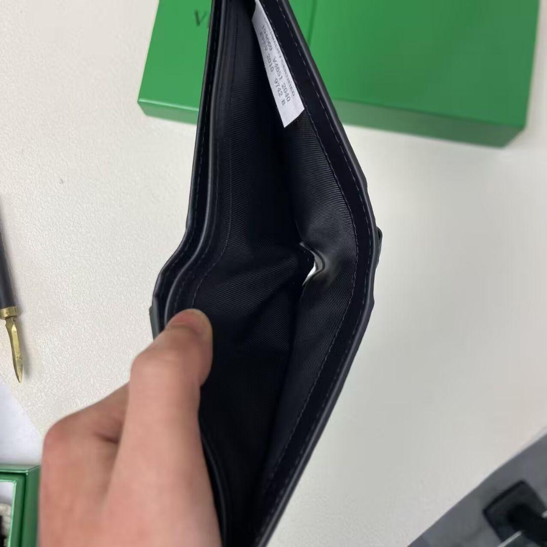 BOTTEGA VENETA ブラック二つ折り財布