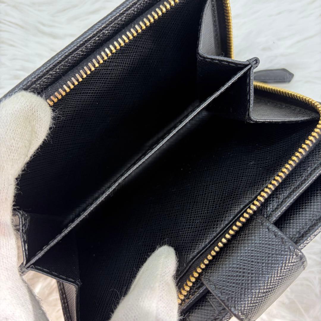RFID搭載/未使用級✨プラダ　二つ折り財布 三角ロゴ L字 レザー 黒