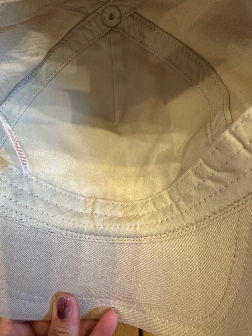 Chloé ベージュ刺繍ロゴキャップ