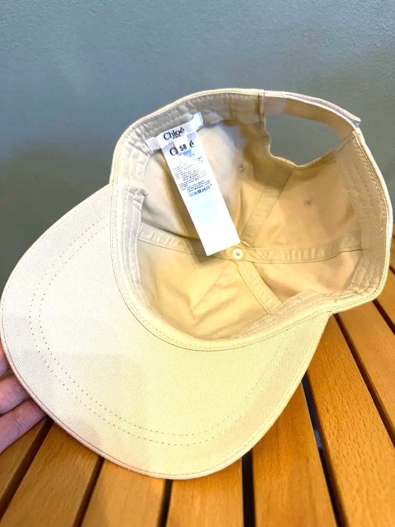 Chloé ベージュ刺繍ロゴキャップ