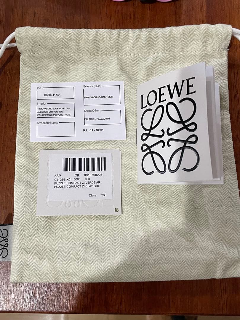 LOEWE パズル　レザーコンパクトジップウォレット