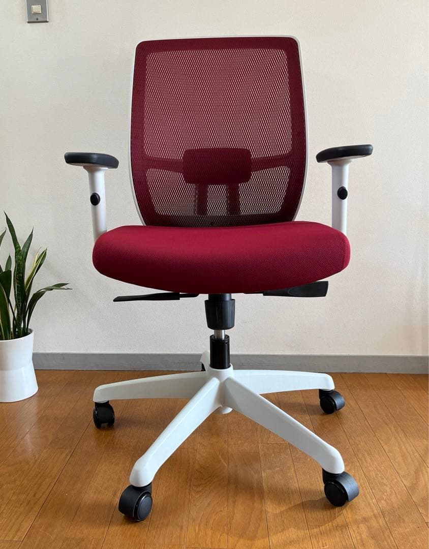 ◆未使用品◆ PLUS BJ チェア　レッド　高機能メッシュチェア　モダン
