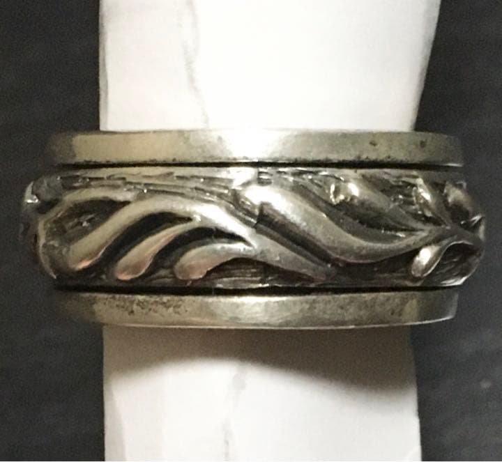 リ*君様 約25年前の物　18号前後　シルバーリング925　中央柄が回転　ゴツく