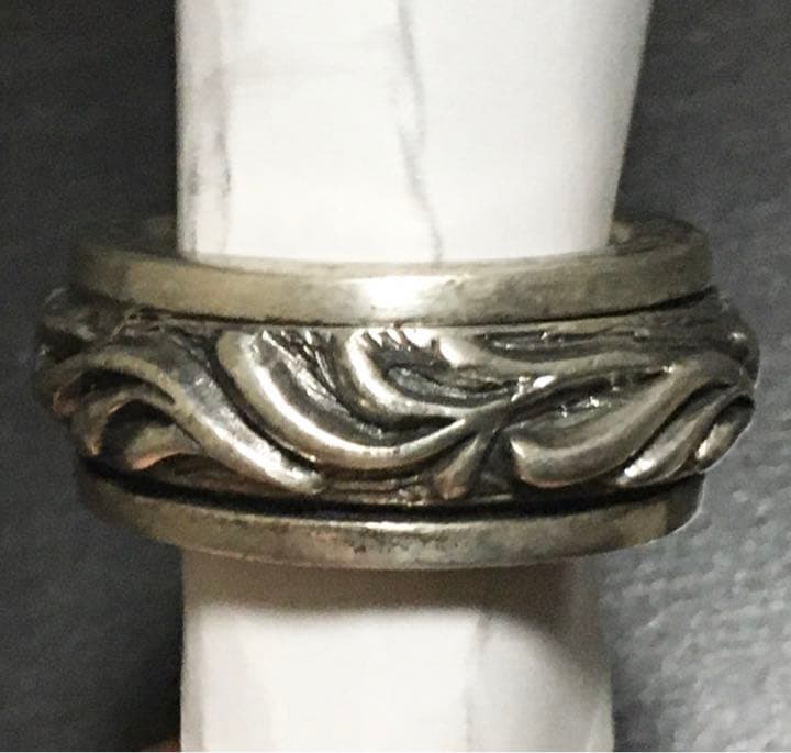 リ*君様 約25年前の物　18号前後　シルバーリング925　中央柄が回転　ゴツく